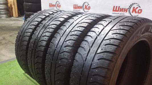 Шины зимние шипованные б/у Bridgestone Ice Cruiser 7000 215/60 R17 100T