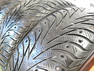 Шины зимние шипованные б/у Yokohama IceGuard IG35 215/65 R16 102T