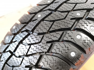 Шины зимние шипованные б/у Viatti Bosco Nordico 205/70 R15 96T