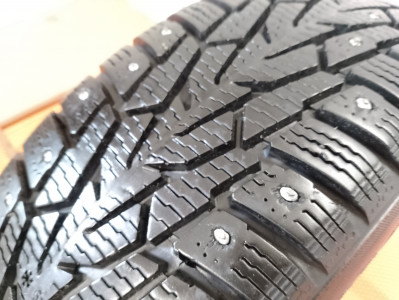 Шины зимние шипованные б/у Nokian Nordman 7 175/65 R14 86T