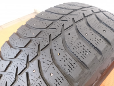 Шины зимние шипованные б/у Bridgestone Ice Cruiser 5000 195/55 R15 85T