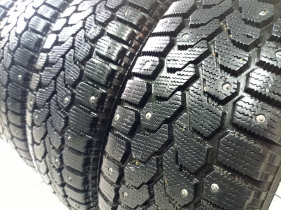 Шины зимние шипованные б/у Yokohama IceGuard IG65 185/65 R15 88Q