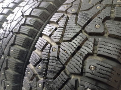 Шины зимние шипованные б/у Pirelli Ice Zero 185/65 R15 92T