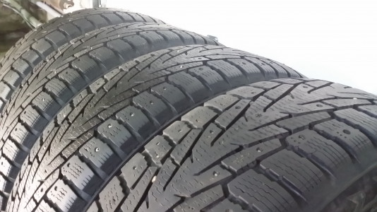 Шины зимние шипованные б/у Nokian Hakkapeliitta 7 SUV 225/65 R17 106T