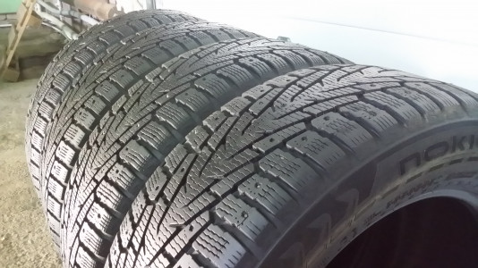 Шины зимние шипованные б/у Nokian Hakkapeliitta 7 SUV 235/60 R17 106T