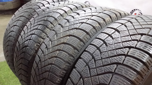 Шины зимние нешипованные б/у Pirelli Ice Zero Friction 195/65 R15 95T