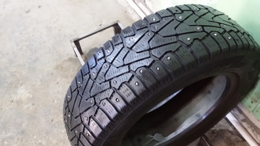 Шины зимние шипованные б/у Pirelli Ice Zero 175/65 R14 82T