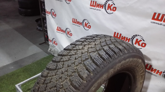 Шины зимние шипованные б/у Nokian Hakkapeliitta SUV 225/60 R16 98T