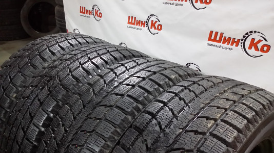 Шины зимние нешипованные б/у Toyo Observe GSI5 225/65 R17 102Q